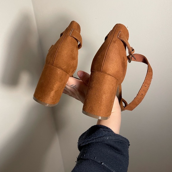 Old navy heels - Picture 2 of 4